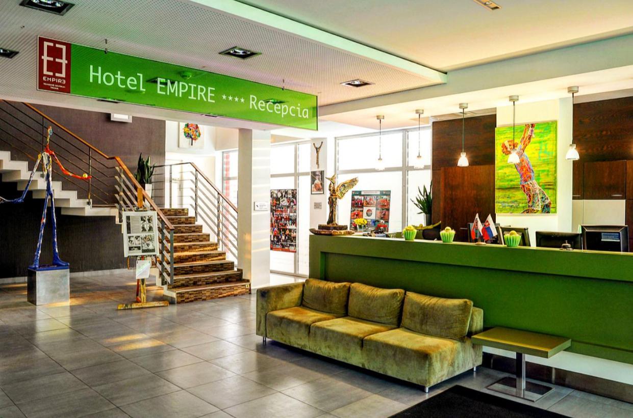 Hotel EMPIRE Trnava Buitenkant foto